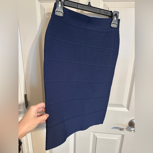 BCBGMaxAzria Alexa Bandage Pencil Skirt, Navy Blue, Sz M - Picture 3 of 7